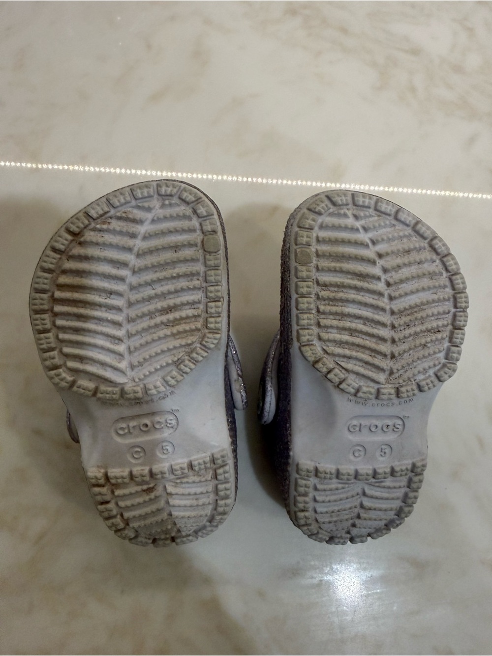 CROCS Toddler Glitter Clogs in Sparkling Lavender - Picture 8 of 10